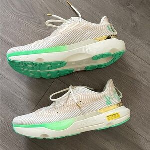 Under Armour Athletic Shoes - Cream and Green Men’s 11.5 running